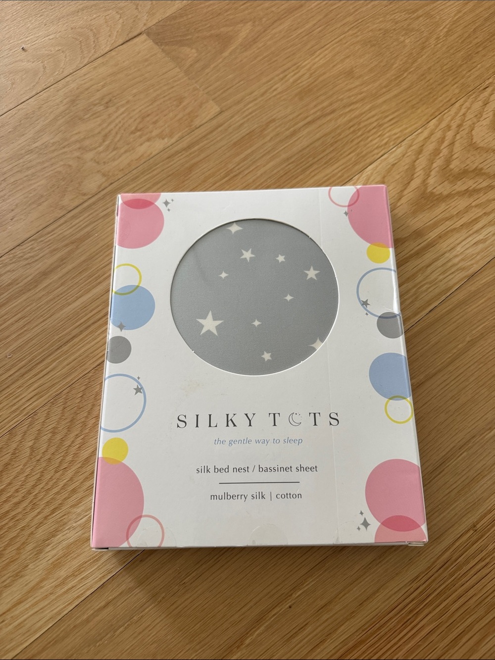Silky Tots Mulberry Silk Bassinet Sheet in Gray with Stars